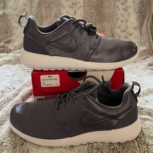 Nike roshe run one prm womens size 6